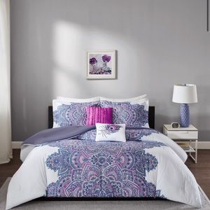 Queen size comforter set